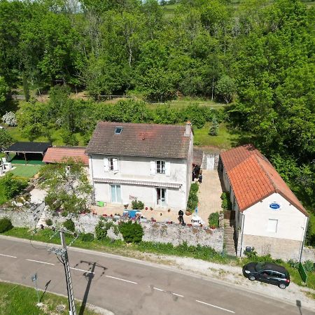Gite La Providence Saint-Sernin-du-Plain Esterno foto