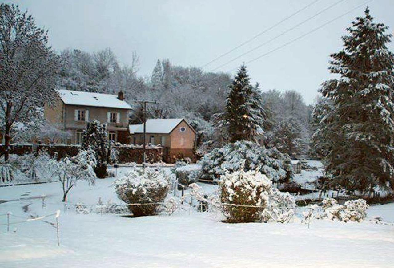 Gite La Providence Saint-Sernin-du-Plain Esterno foto