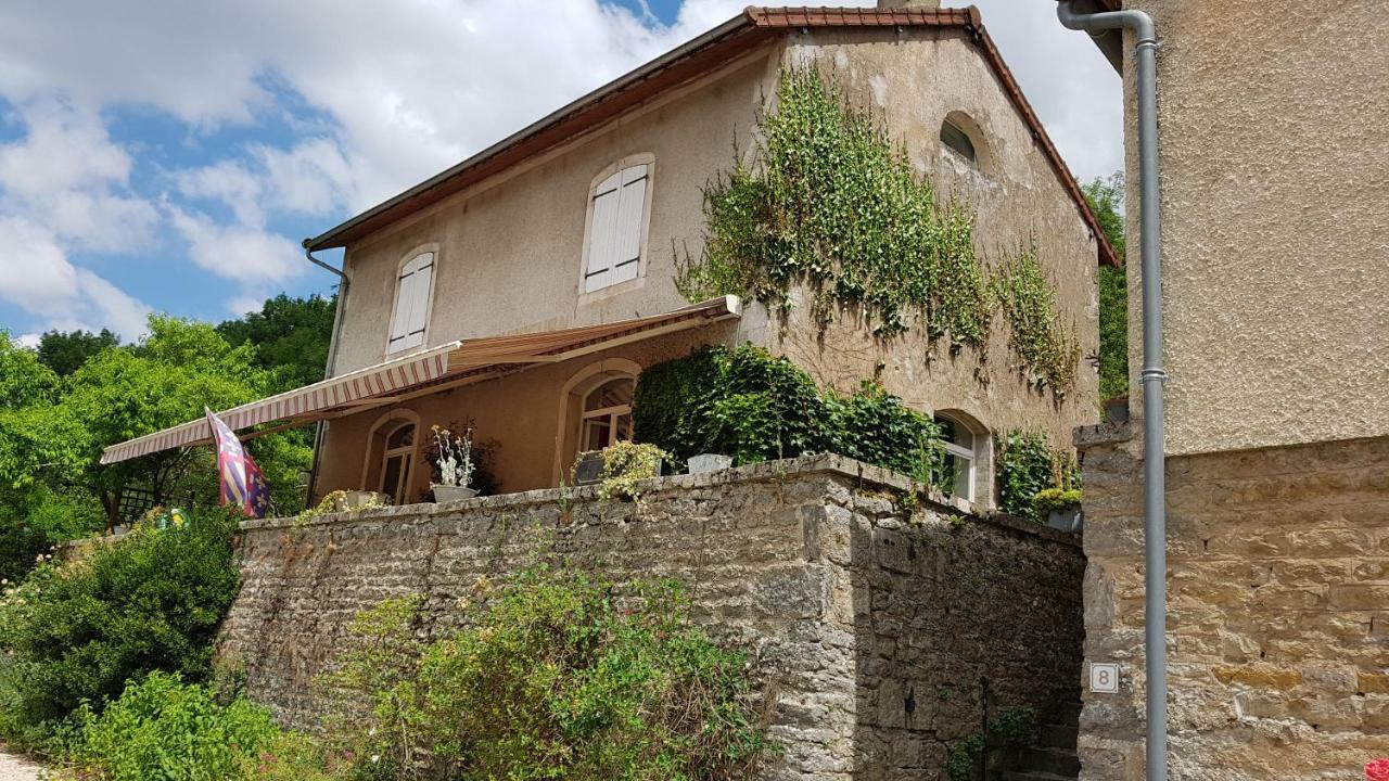 Gite La Providence Saint-Sernin-du-Plain Esterno foto