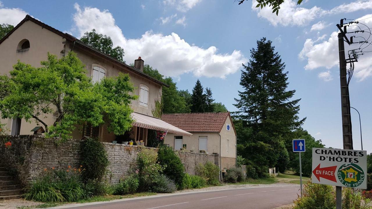 Gite La Providence Saint-Sernin-du-Plain Esterno foto